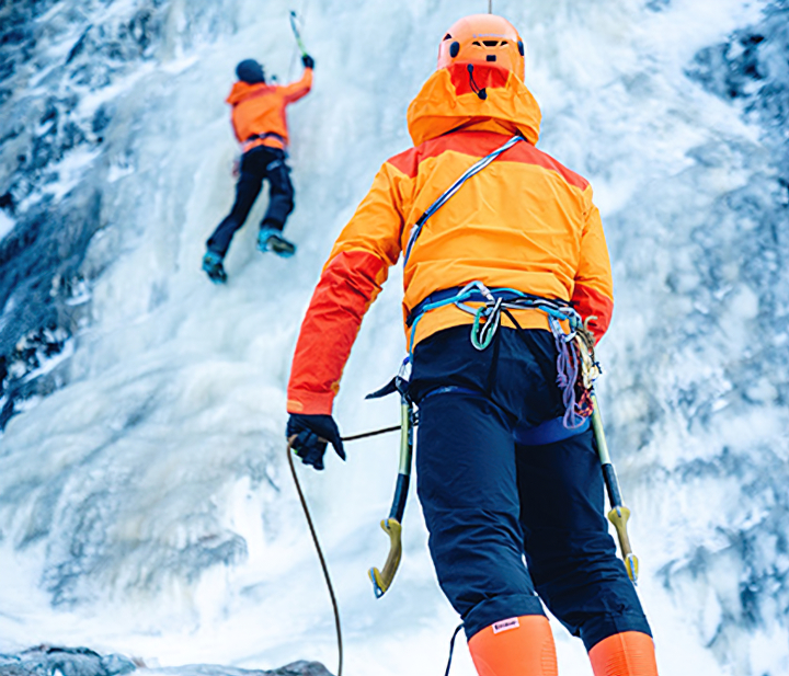 Ice Climbing 1 Imprimarea pe Perete: Cu tehnologia noastră avansată și vopseaua UV care se usucă instantaneu, aplicăm designul direct pe perete cu precizie excepțională și culori vibrante. Nu este necesară aplicarea unui strat protector suplimentar, asigurând durabilitatea și rezistența la factorii externi specifici mediului HoReCa.